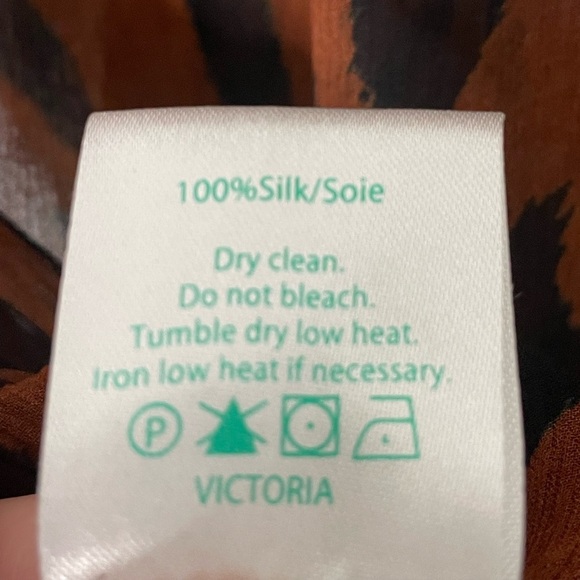 RIXO Victoria Brown Animal Print High Neck Silk Ruffle Blouse. Size Small - Picture 7 of 11